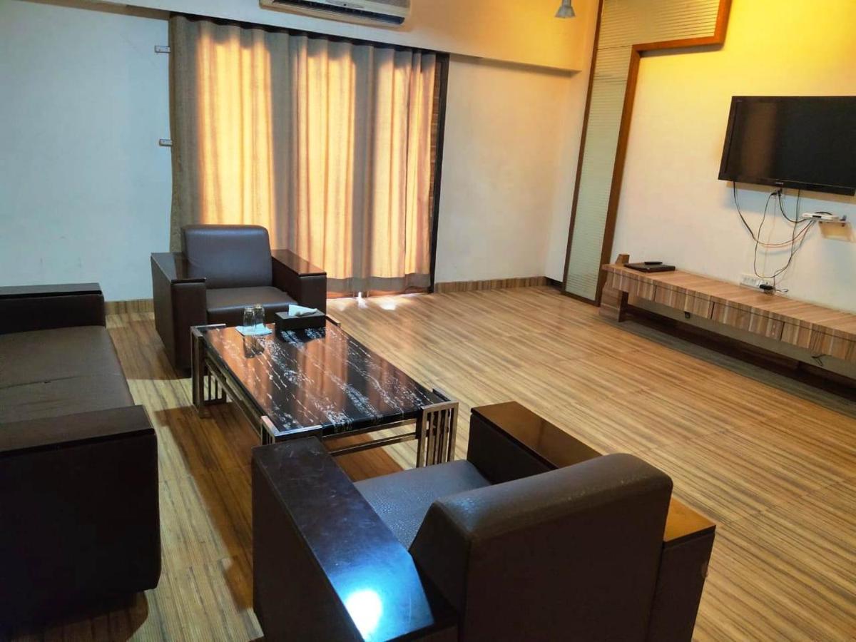 Praveen Hotel